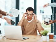 Señales de agotamiento laboral y qué hacer para revertirlo, según expertos
