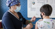 Las medidas claves para no enfermarte de la nueva influenza A(H3N2) que ya llegó a Chile