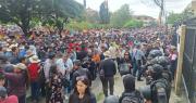 Vecinos se concentran en la Brigada Parlamentaria de Cochabamba exigiendo abrogar el decreto 5503