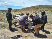 Vuelco e incendio en la Ruta 237 de Neuquén: quedó atrapado en el auto y lo rescataron otros conductores