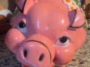 Compró una vieja alcancía por 11 dólares y descubrió una valiosa sorpresa al abrirla: Estoy en shock