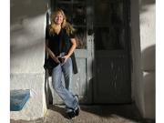 Mundos íntimos. Las fiestas me dan melancolía. Huyo, viajo lejos con mis hijos, así no siento que debo sonreír sin necesidad.