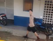 Joven protagoniza emotiva despedida en terminal terrestre de El Tigre