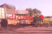 Se incendió un camión con acoplado cargado de carbón y cortó el tránsito en la Ruta 34