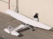 Robó un avión, no pudo hacerlo despegar y se estrelló: investigan el incidente en un aeropuerto de Los Ángeles