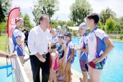 Se inició temporada de piscinas públicas en Talca con chapuzón inaugural en Villa Brilla El Sol