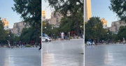 Video: brutal pelea entre un grupo de jóvenes en Plaza San Martín con “Tito” como testigo