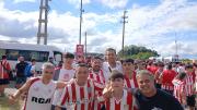 Marea roja y blanca: San Nicolás ya vive la gran ilusión de la gente de Estudiantes