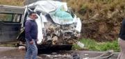 COCHABAMBA: ACCIDENTE ENTRE UN MINIBÚS Y UNA FLOTA DEJA HERIDOS Y POSIBLES FALLECIDOS 