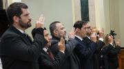 Vicepresidente posesiona a los seis nuevos vocales del TSE