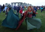 [Fotos] Solsticio de invierno en Stonehenge se celebró con atuendos paganos y bailes ancestrales