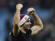 La espectacular atajada de Dibu Martínez para el Aston Villa, que le ganó al Manchester United y sigue tercero en la Premier League