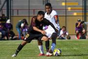 Bolivia cae ante Perú con dos errores sobre el final