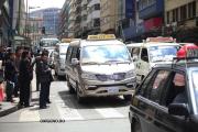Dirigentes del transporte público paceño dialogan con el gobierno sobre el decreto 5503
