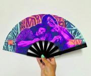 Entre la estética vintage y la necesidad de refrescarse, el abanico pisa fuerte otra vez