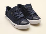 La psicología explica por qué algunas personas se quitan las zapatillas sin desatar los cordones