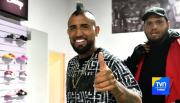 Tropical, dulce y barato: Arturo Vidal sorprende y revela el perfume que usa