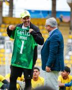 Claudio Bravo visitó al equipo pirata