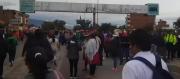 Fabriles bloquean la carretera Cochabamba