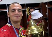 Estuvo al borde de la muerte, su padre lo salvó, y tras una cirugía en la cabeza pudo volver a una cancha de fútbol