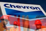 Buque de Chevron zarpa a EEUU cargado con petróleo