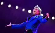 Barry Manilow anuncia que tiene cáncer y reprograma conciertos por una operación