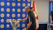 Inesperado: Lionel Messi llevó el trofeo de la MLS al Departamento de Policía de Fort Lauderdale