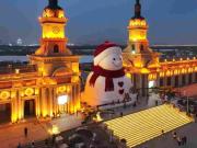 La foto internacional del día: un muñeco de nieve de 19 metros de alto en una plaza de China