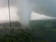 Las impresionantes imágenes de un tornado F1 que se formó inesperadamente en Paraguay
