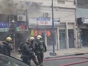 Incendio en Once: el fuego tomó un local de ropa, se extendió a un hotel familiar y hubo 12 intoxicados por inhalación de humo