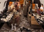 Jake Paul exhibe la fortuna ganada tras su derrota por K.O y una grave lesión mandibular