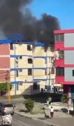 Dos personas se lanzaron de un apartamento en llamas