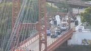 Tensión en Puente Colgante de Santa Fe: un hombre trepó a la estructura y amenazaba con arrojarse al vacío