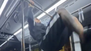 La pirueta de Darwin Núñez en el ómnibus en medio de un traslado de Al Hilal de Arabia Saudita; mirá el video que se viralizó