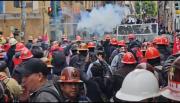 Estalla la violencia: COB y mineros buscan entrar a Plaza Murillo y se enfrentan a la Policía; hay uso de gases y explosivos