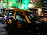 Además de colectivos, buscan sumar taxis y remises híbridos y eléctricos al transporte público de la Ciudad