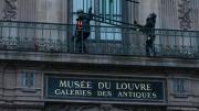 Más vale tarde que nunca: Louvre instala una reja en la ventana por la que entraron los ladrones