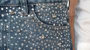 Estilo y brillo: el auge de los jeans brillantes en la temporada navideña y de fiestas