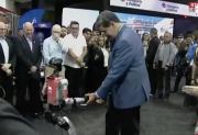 LA PAYASADA: Dictador Maduro baila con un robot humanoide (VIDEO)