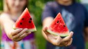 Tres frutas de verano destacan en la Lista Inteligente que se anunció para las fiestas