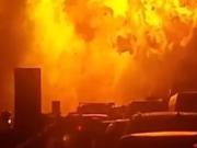Impresionante explosión de un camión de gas en una autopista de Italia: el video que recorre el mundo