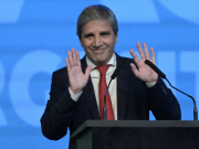 Caputo busca romper la dependencia con Wall Street