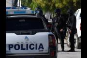 Acusan a un policía de golpear en estado de ebriedad a dos jóvenes con una manopla de hierro