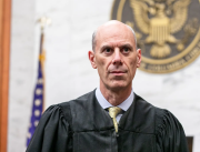 Juez ordena al gobierno de Trump presentar plan para devolver a Estados Unidos a venezolanos enviados a la prisión CECOT en El Salvador