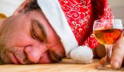 Cómo acostar a un borracho para que no se ahogue en la parranda de Navidad