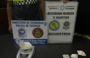 Aprehendieron a una pareja que llevaba más de 900 dosis de cocaína en una moto