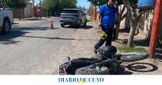 Un motociclista quedó con graves heridas tras chocar contra una camioneta: aseguran que aceleró al escuchar disparos