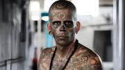 El hombre más tatuado de Brasil luce irreconocible tras eliminar el 95 % de los pigmentos de su piel