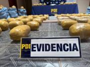 Cuatro bolivianos caen en Chile con casi 400 kilos de droga