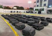 La Policía decomisa al menos tres toneladas de droga en el sector Pile de Montecristi, Manabí